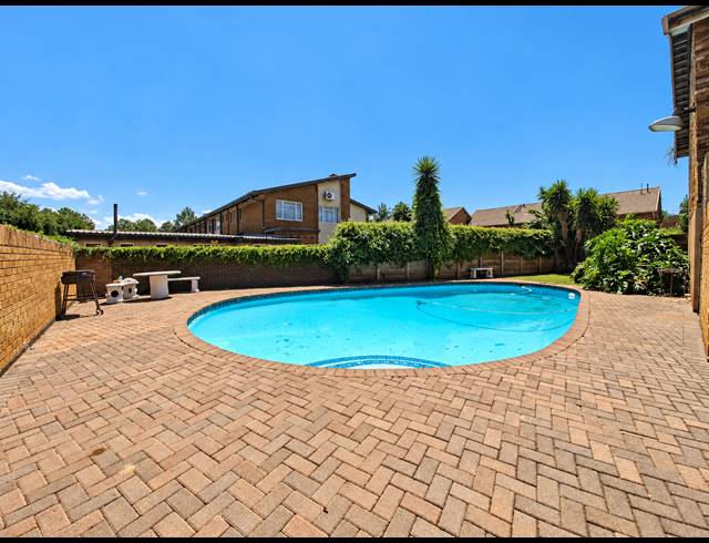 3 BEDROOM TOWNHOUSE FOR SALE IN THREE RIVERS PROPER